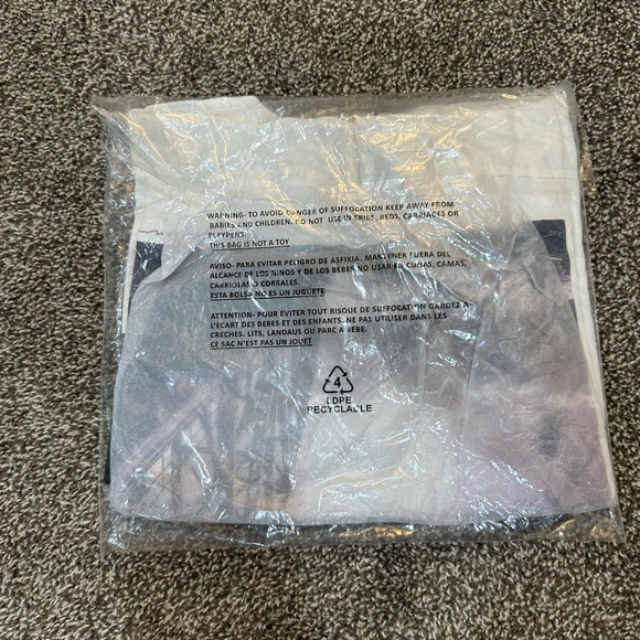 Sold out everywhere Bella bridge true religon shirt - Picture 3 of 4